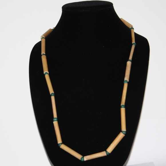 Vintage Jewelry - Beautiful vintage wooden necklace 35"